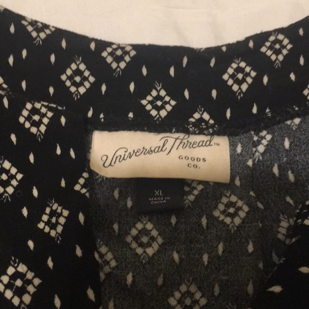 Unique blouse - Picture 2 of 3